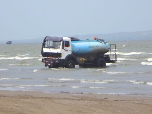 A water truck filling up in Lake Nicaragua.