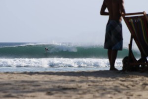 Surfing Playa Negra